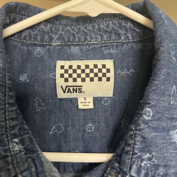 Button up - Picture 3 of 3